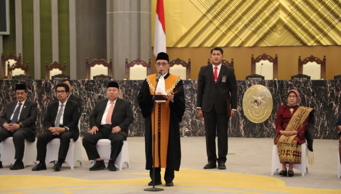 Ketua MA Sunarto Lepas Ketua Pengadilan Tinggi TUN Surabaya dan Mataram yang Memasuki Masa Purnabakti