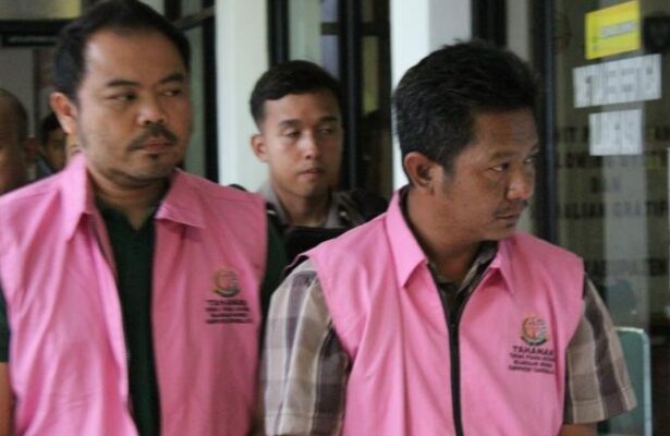 Tim Penyidik Kejari Tasikmalaya Tahan Tiga Tersangka Kasus Korupsi Penyaluran KUR 2022