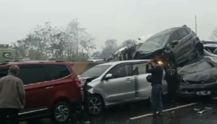 Kecelakaan Beruntun di Tol Cipularang KM 92B, 17 Kendaraan Terlibat, Satu Orang Meninggal