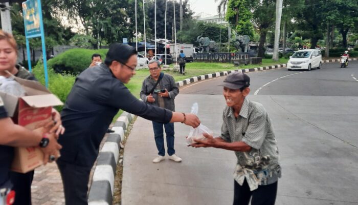 Aksi Sosial PWI Jakarta Barat, Berbagi Takjil dan Eratkan Kebersamaan