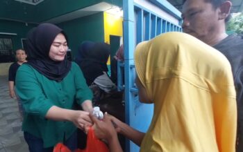 Seorang Warga Muara Angke Berikan Makanan Gratis Setiap Hari di Momen Ramadhan