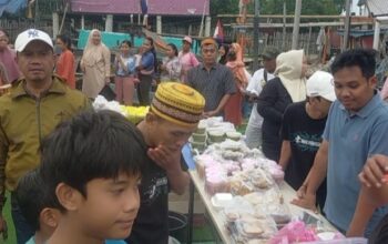 Jelang Buka Puasa Win Mas Oficial Bagikan 600 Takjil ke Warga Nelayan Muara Angke