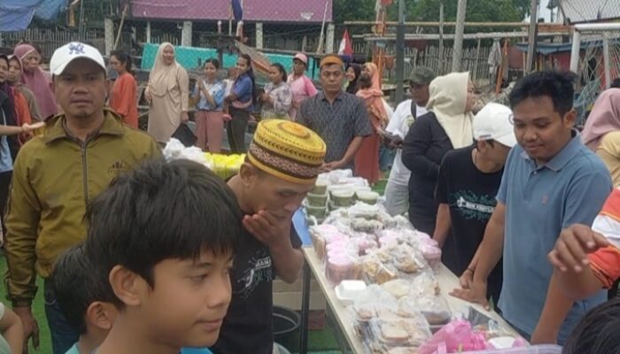 Jelang Buka Puasa Win Mas Oficial Bagikan 600 Takjil ke Warga Nelayan Muara Angke