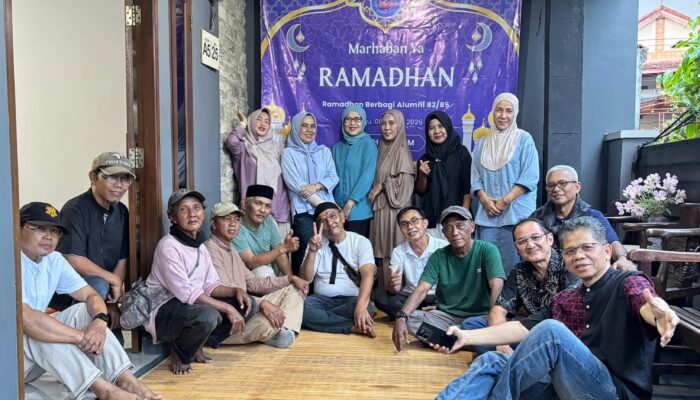 SMPN 82 Jakarta Alumni 1985 Adakan Bukber dan Berbagi Sesama Alumni