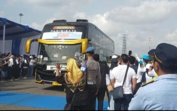 7600 Pemudik Gratis di 13 Daerah Tujuan Jateng dan Jatim di Lepas PT Pelindo
