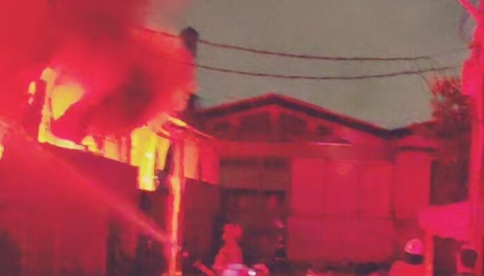 Sedikitnya 4 Bangunan di Pergudangan Miami Tegal Alur Jakarta Barat Dilumat si Jago Merah