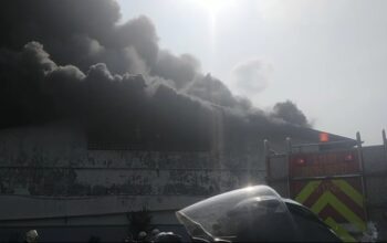 Gudang Plastik Alat Rumah Tangga di Kapuk Cengkareng Hangus Terbakar